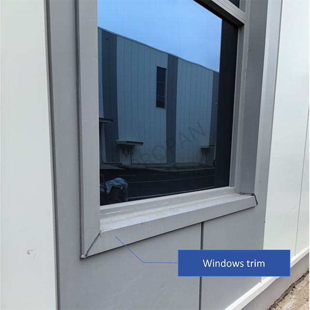 Moldura arquitectónica duradera para ventanas de pared